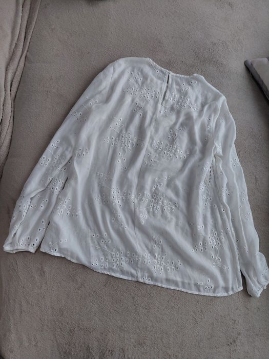 Bluzka ażurową biała roz s  stradivarius 36