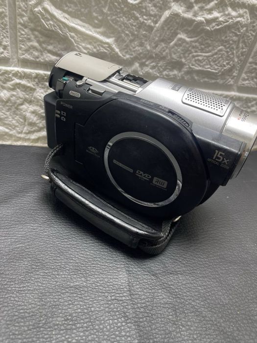 Цифровая видеокамера Sony Handycam DVD