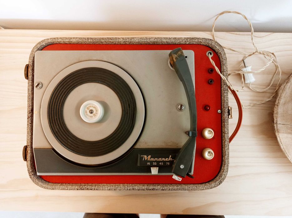 Giradiscos anos 50 com coluna - Velocidades 16, 33, 45 e 78