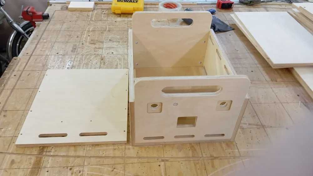 Бокс, кейс, корпус для LiFePO аккумуляторов 4S на ячейках EVE 152Ач