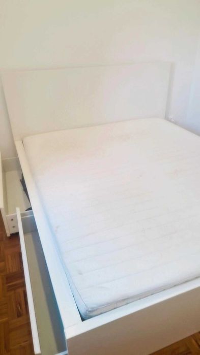 Cama Casal com 2 gavetões , com estrado e colchão 2,00×1,755