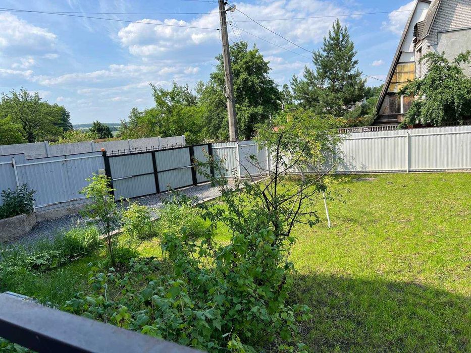 Будинок з ремонтом у лісовому Забуччі. Гараж.