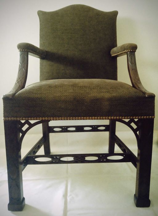 Cadeirão antigo em estilo império