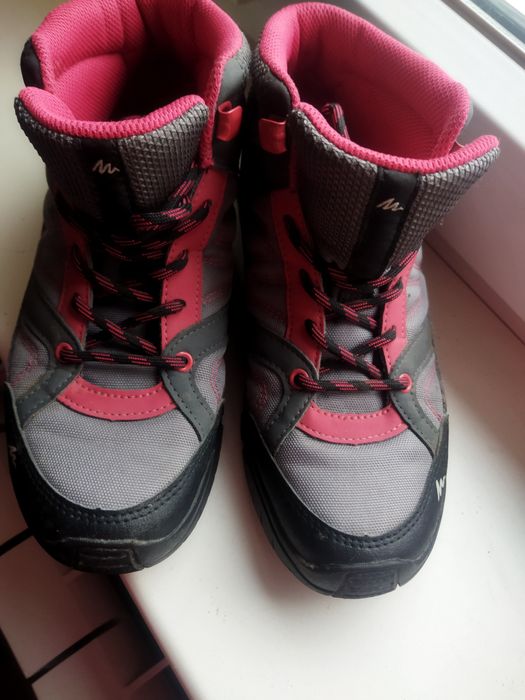 Черевики, кросівки Quechua