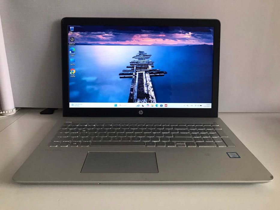 Ноутбук HP Pavilion 15-cc123cl / i5-8250U 16GB SSD 250GB 15.6" Touch