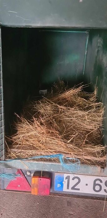 Reboque de caça com amortecedores