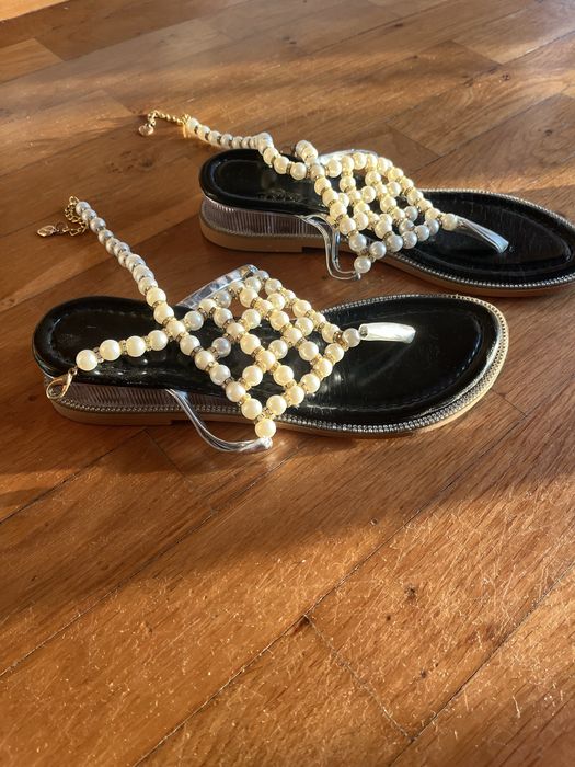 Sandálias pretas com pérolas Shein,como novas,tamanho 37,8€