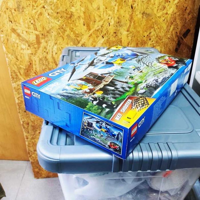 Lego City 60173 Mountain Arrest 303 peças Selado