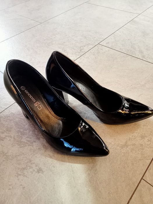 Buty damskie eleganckie na grubszym klocku