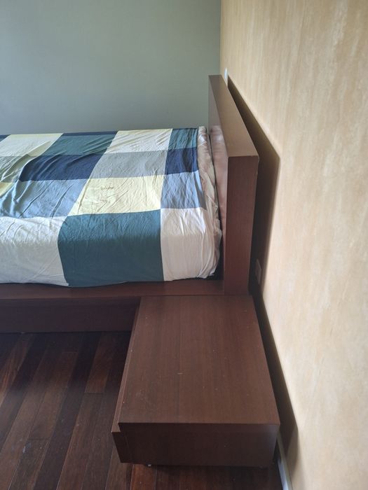 Cama casal  Wengue em madeira maciça
