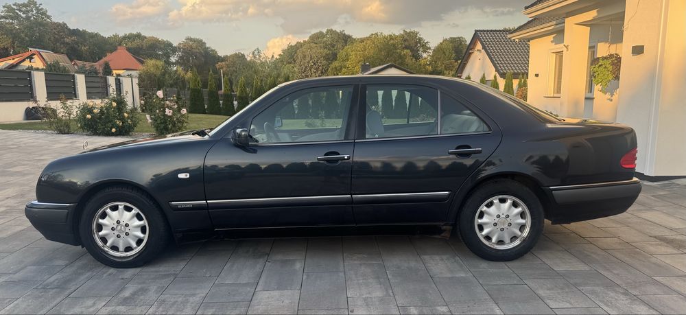 Mercedes - Benz  E200 benzyna, 1997 rok