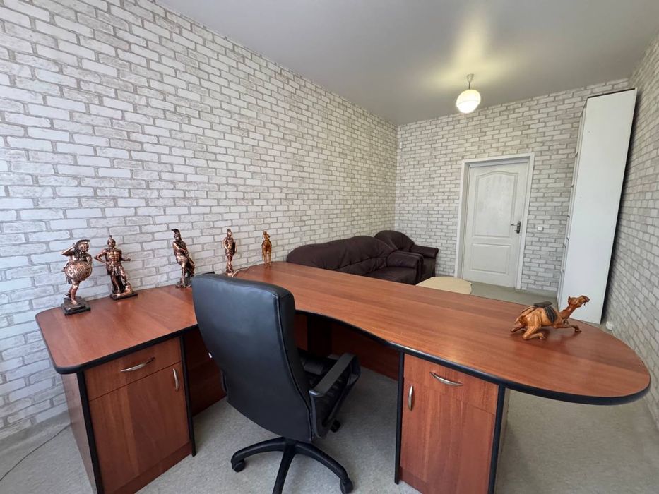 Офіси з ремонтом і меблями по 17 м2 за 3000 грн плюс світло