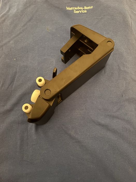 Dobradiça porta lateral Mercedes MB100