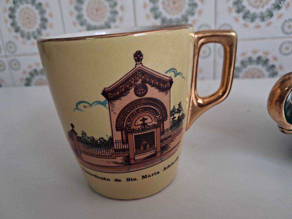 2 Canecas muito antigas Marca R. B. ALCOBAÇA em bom estado 5 EUR cada