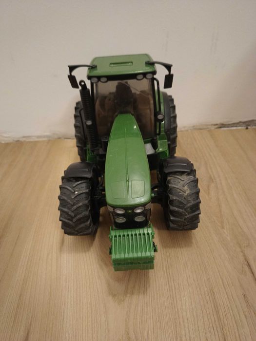 Traktor John Deere bruder