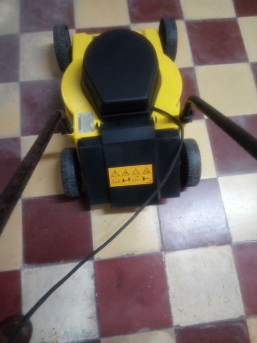 Corta Relva eléctrico, bom estado