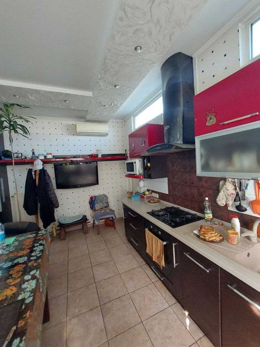 Продам двухэтажный дом с  ремонтом в Центре Слободки.