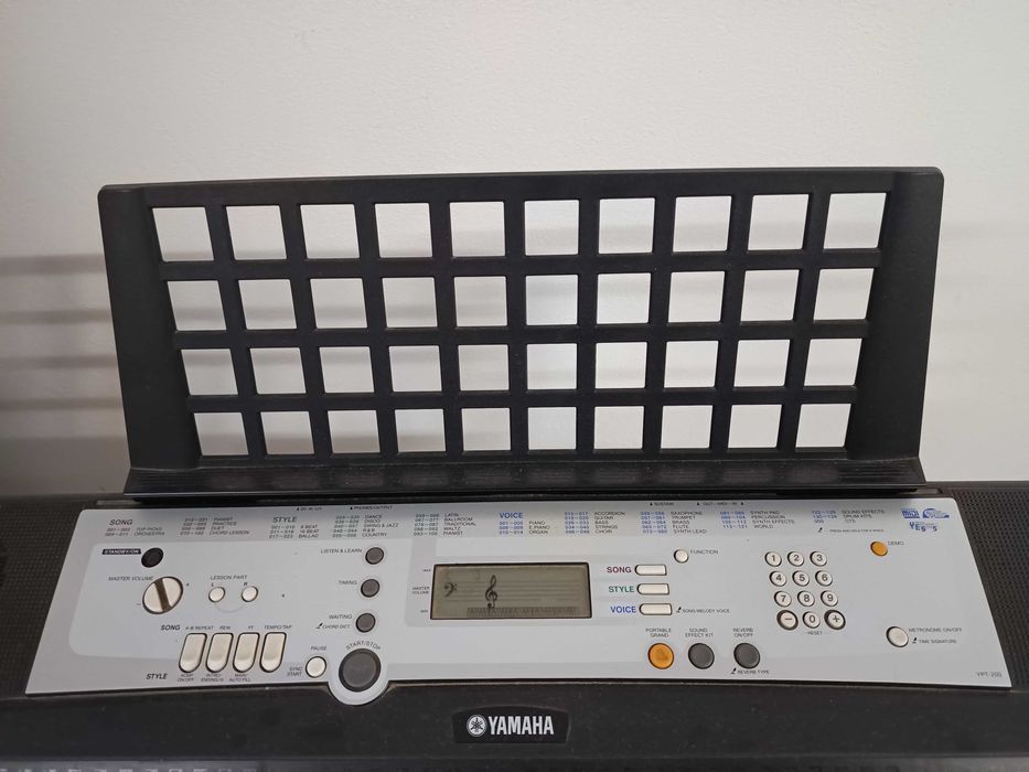 Órgão Yamaha YPT-200