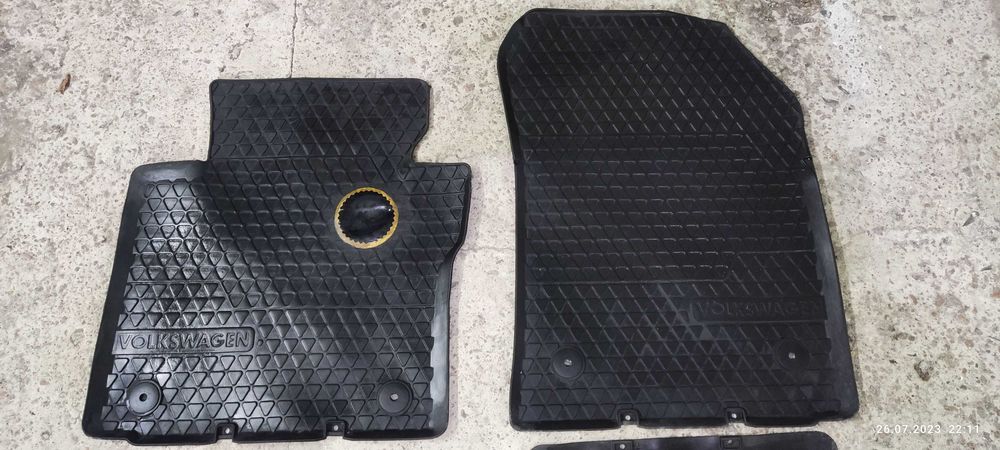 Килимки гумові VW TOURAN оригінал 1T1 061 502 2K1 061 502  2K1 061 505