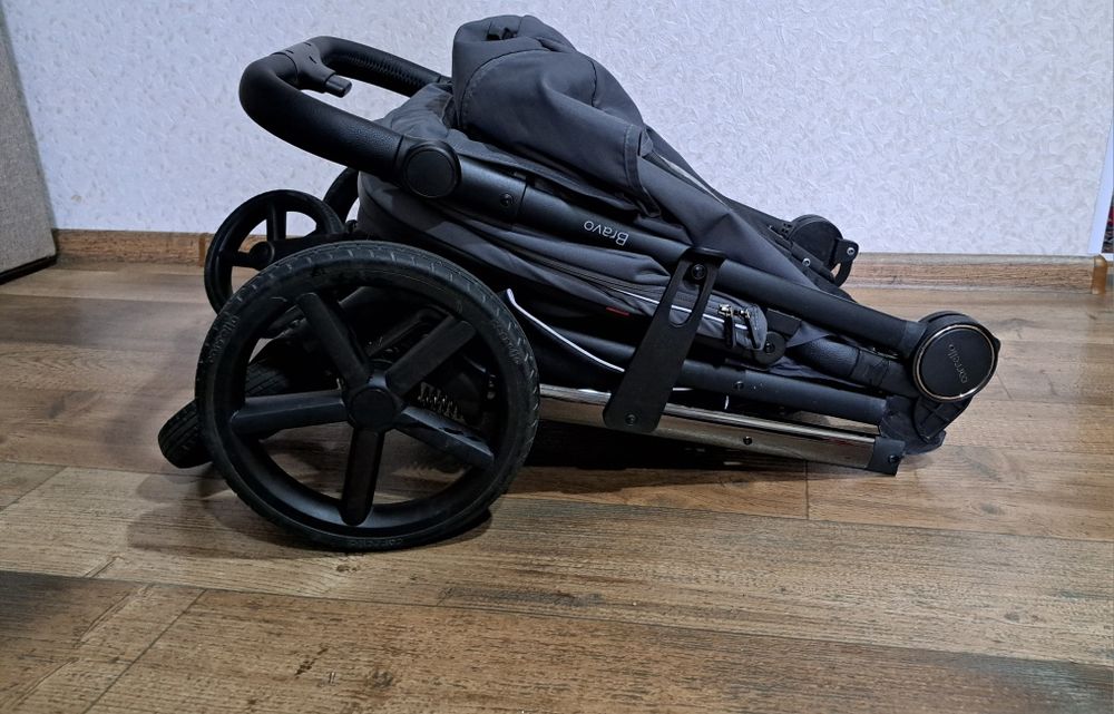 Візочок прогулянка carrello bravo plus