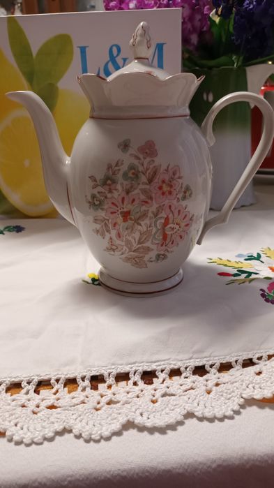 . Молочники. Чайничек эгоист.  Чайник большой. Мальва.