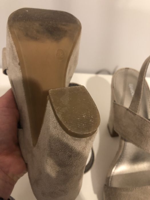 Buty na koturnie beżowe rozm. 38 graceland