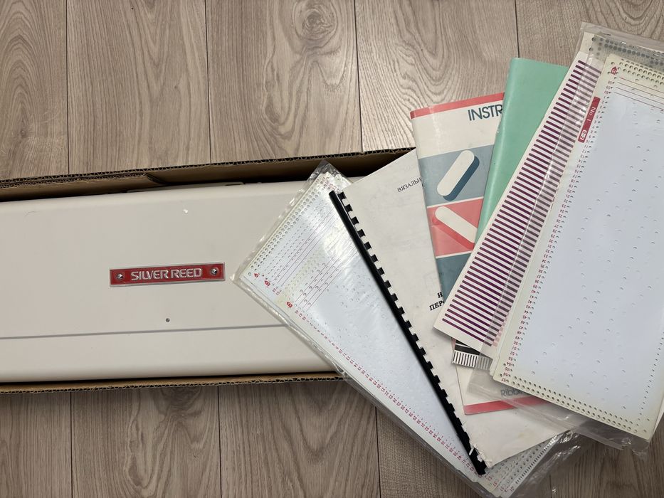 Японська вʼязальна машина Silver Reed SK280