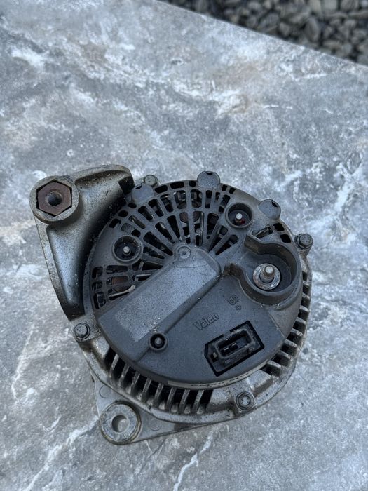 Генератор на БМВ Е39 М47 М57 2.5,3.0 Дизель Valeo  на 150 Ампер