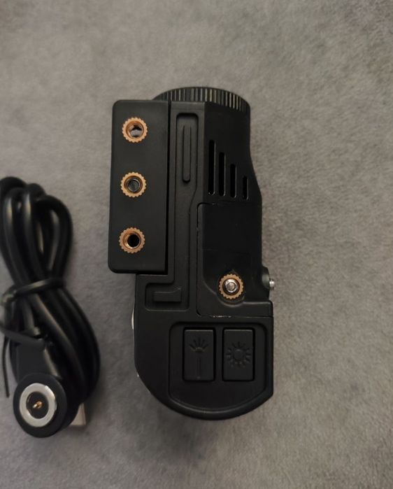 Latarka taktyczna z laserem