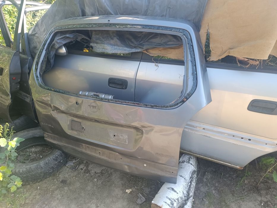 Продам потолок и двери, четверть Opel Zafira A