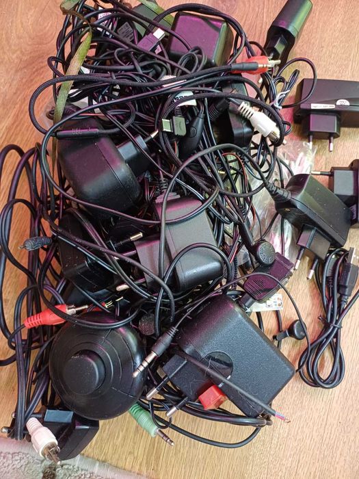 Зарядные устройства от кнопочных мобильных телефонов новые и бу