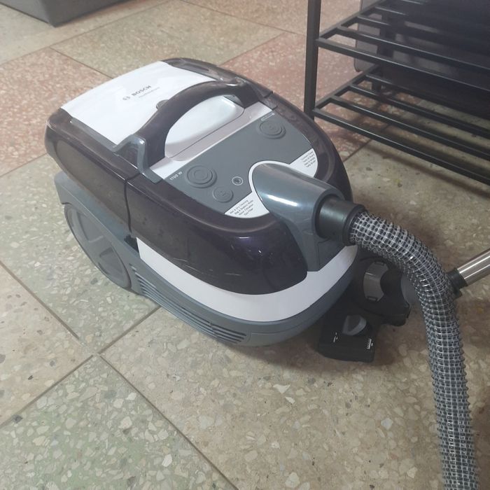 Пилосос миючий з аквафільтром Bosch BWD41740