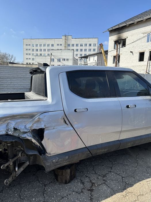 Продам двері на Rivian R1T Gen 2
