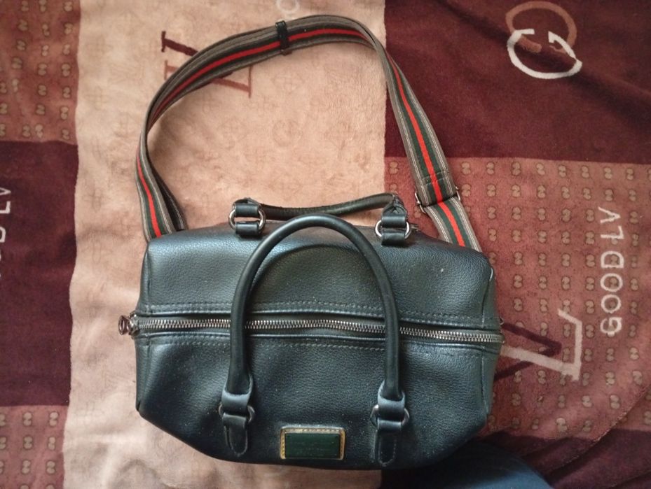 продаю Сумка кожаная в хорошем состоянии брендовая