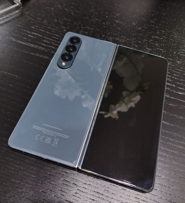 Samsung  Z Fold 4  256 Gb  12GB RAM C/Novo ver descrição defeito