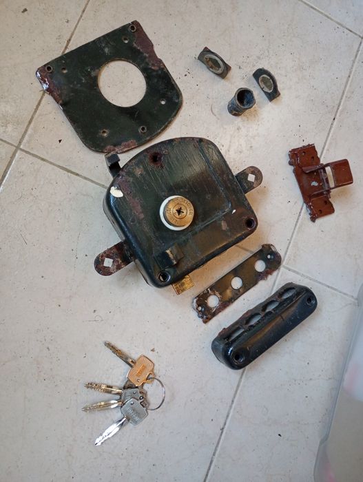 Fechadura de Sobrepor