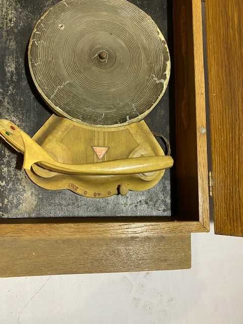 Stary gramofon lata 50-te