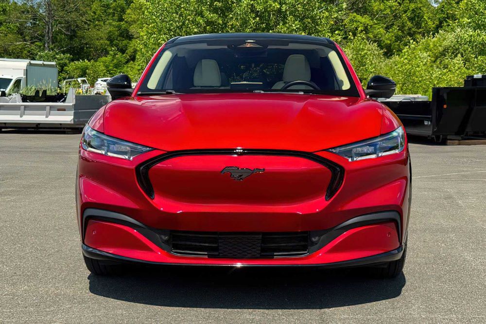Ford Mustang Mach-E Premium      2023