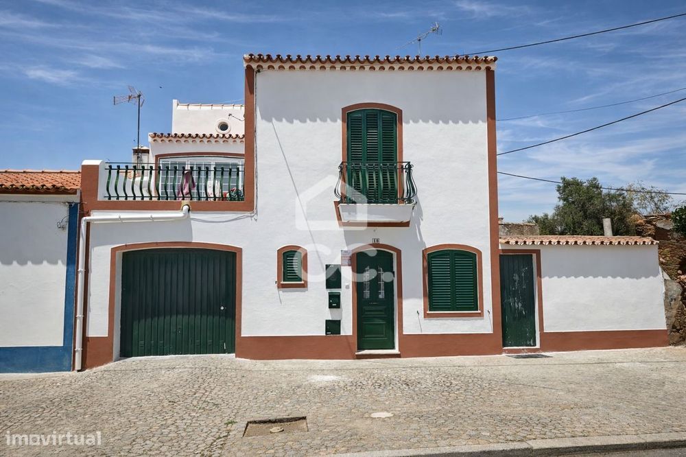 Moradia T4 de Gaveto c/ Garagem, Quintal e Terraço | Montoito, Redondo
