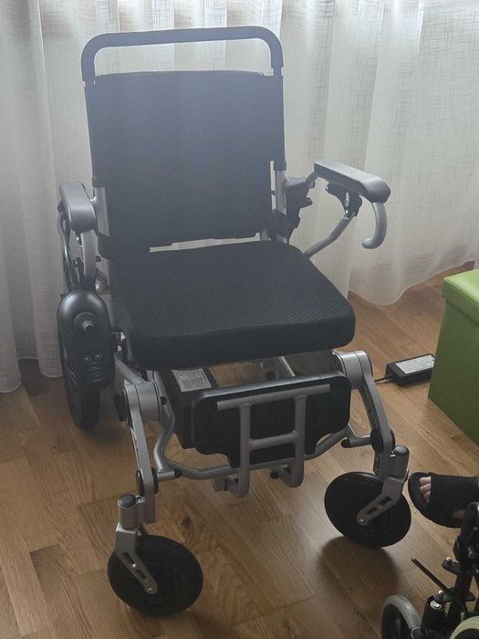 Cadeira de rodas elétrica BASIC LIGHT