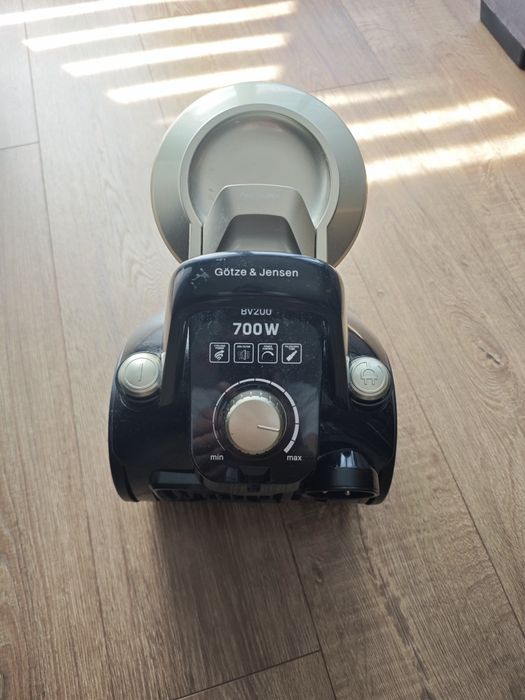 Odkurzacz GÖTZE & JENSEN BV200 700W bezworkowy, filtr EPA12