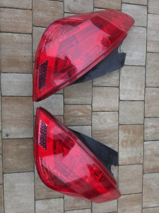 Peugeot 308 hatchback lampa  prawa  lewa tył wysyłka Europa