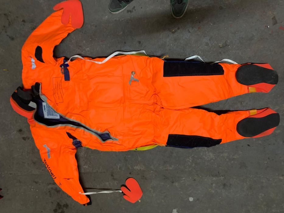 kombinezon ratunkowy morski