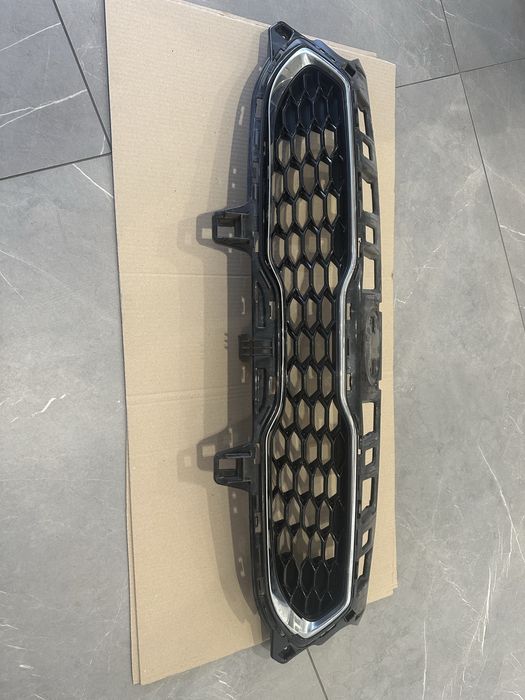 Продам решетку КіА Ceed SW 2019