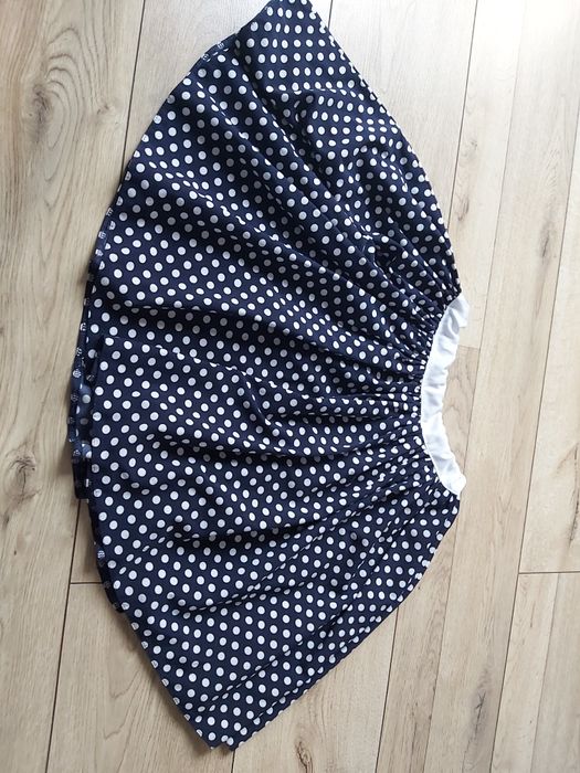 Spódnica, spódniczka dziewczęca w kropeczki