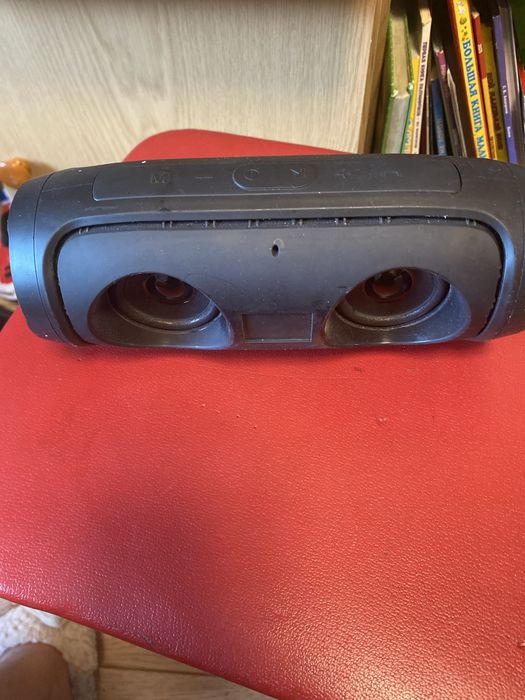 Колонка музыкальная JBL , хорошее чистое звучание