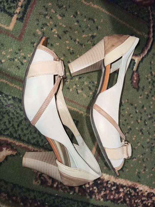 Женские туфли с открытым носком