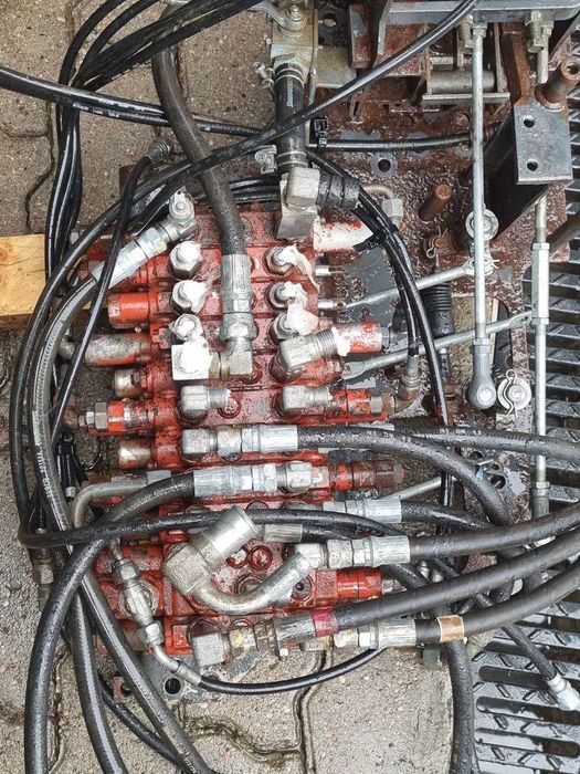 oryginalny, używany rozdzielacz hydrauliczny Kubota RB519--61152