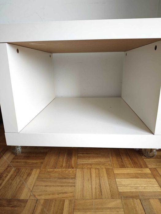 Mesa de Apoio IKEA Branca com Rodas – 55 x 55 x 45,5 cm
