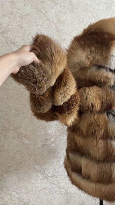 Шуба натуральна з лисячого хутра